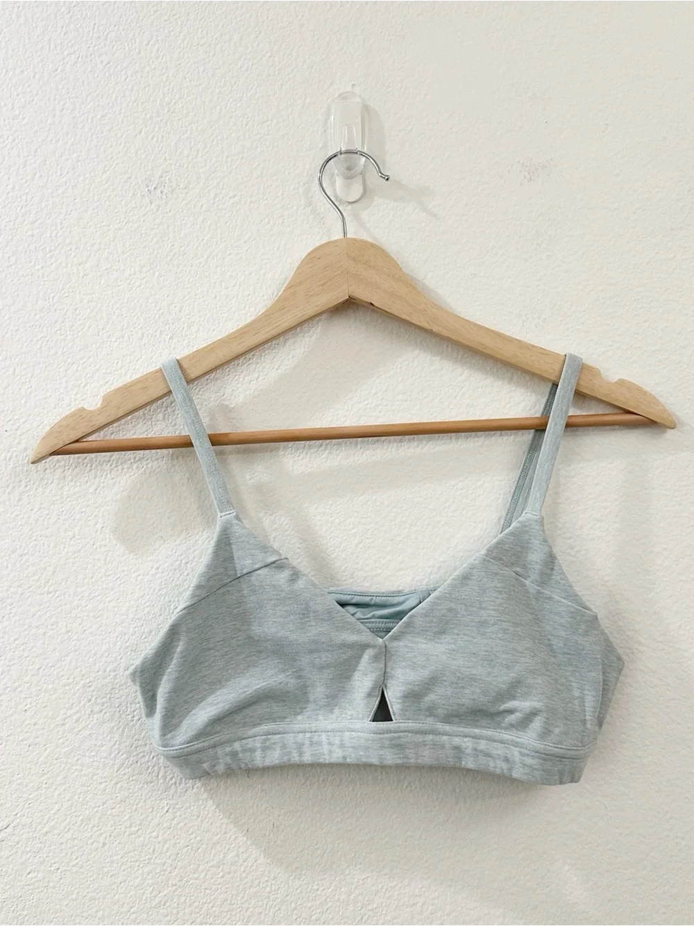 Alo Yoga Alosoft Lounge Cutout Bra Gray Size Small